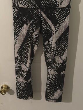 Lululemon Black & White Abstract Printed Leggings